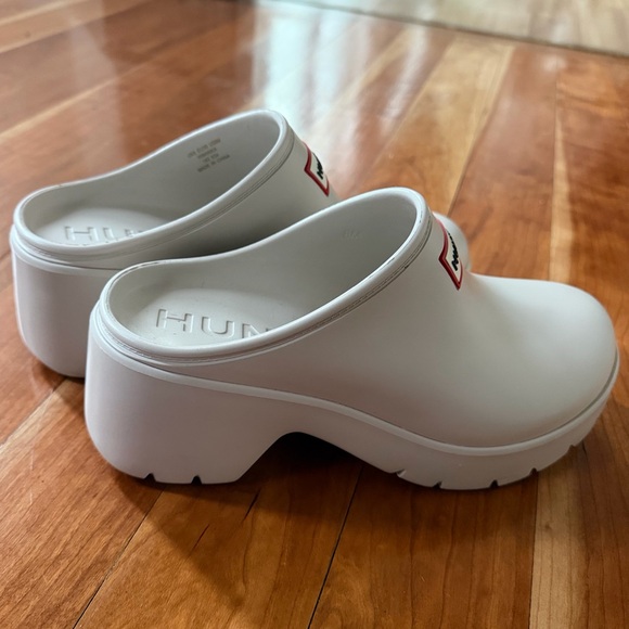 HUNTER Anika clogs white ivory color still basically new size 8 great style - Picture 6 of 8